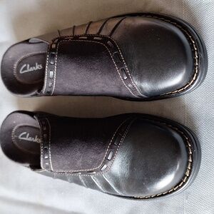 Clarks Womens Black Slip-On Clogs Size 9
